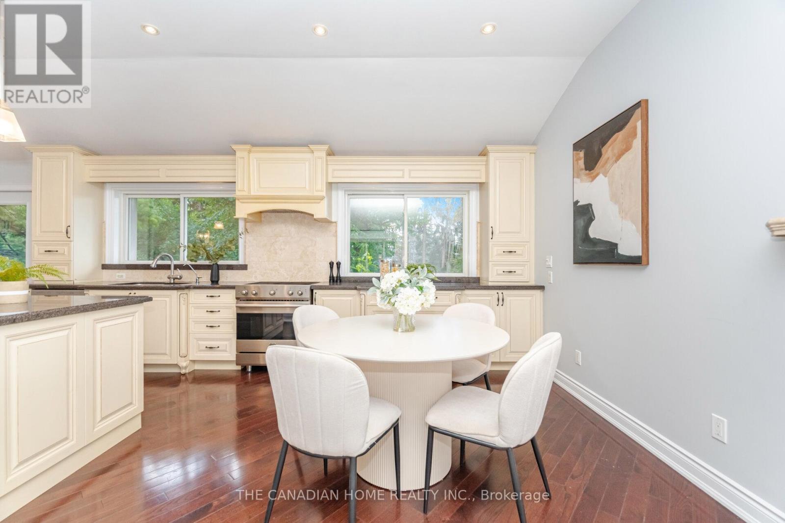 207 Penn Drive, Burlington, ON - Indoor Photo Showing Dining Room
