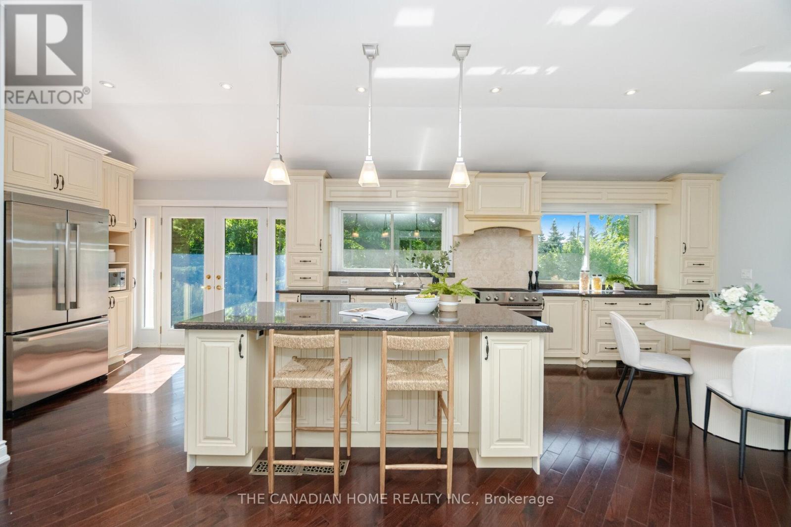 207 Penn Drive, Burlington, ON - Indoor