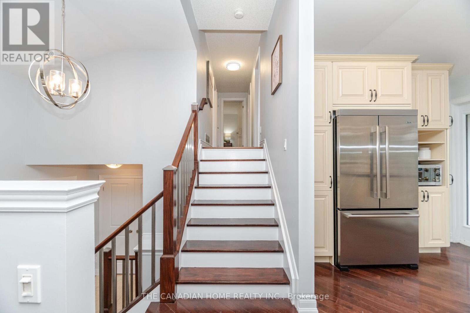 207 Penn Drive, Burlington, ON - Indoor Photo Showing Other Room