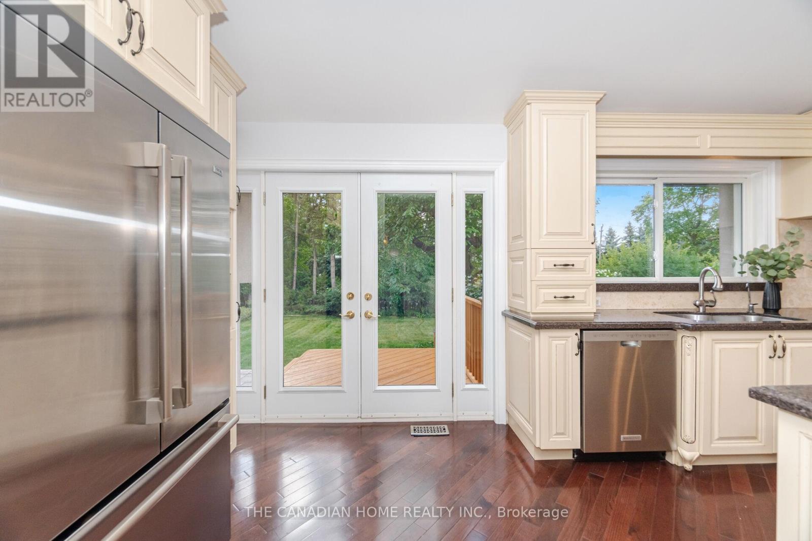 207 Penn Drive, Burlington, ON - Indoor Photo Showing Kitchen