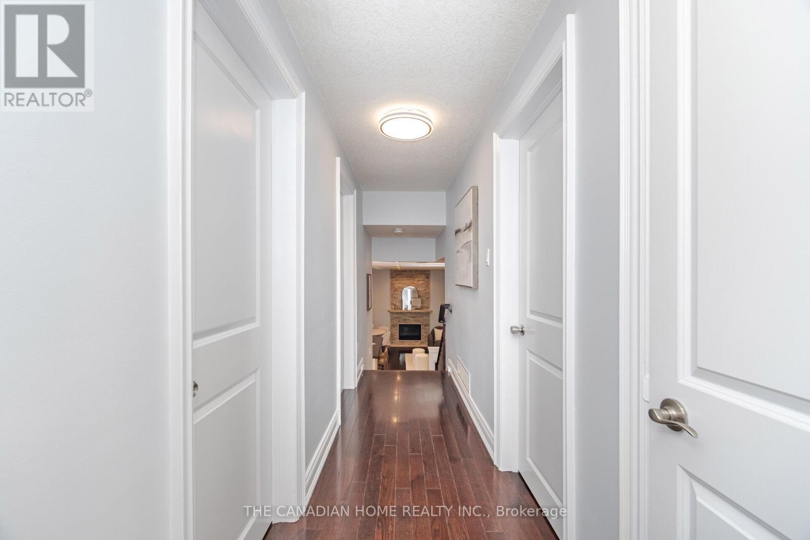 207 Penn Drive, Burlington, ON - Indoor Photo Showing Other Room