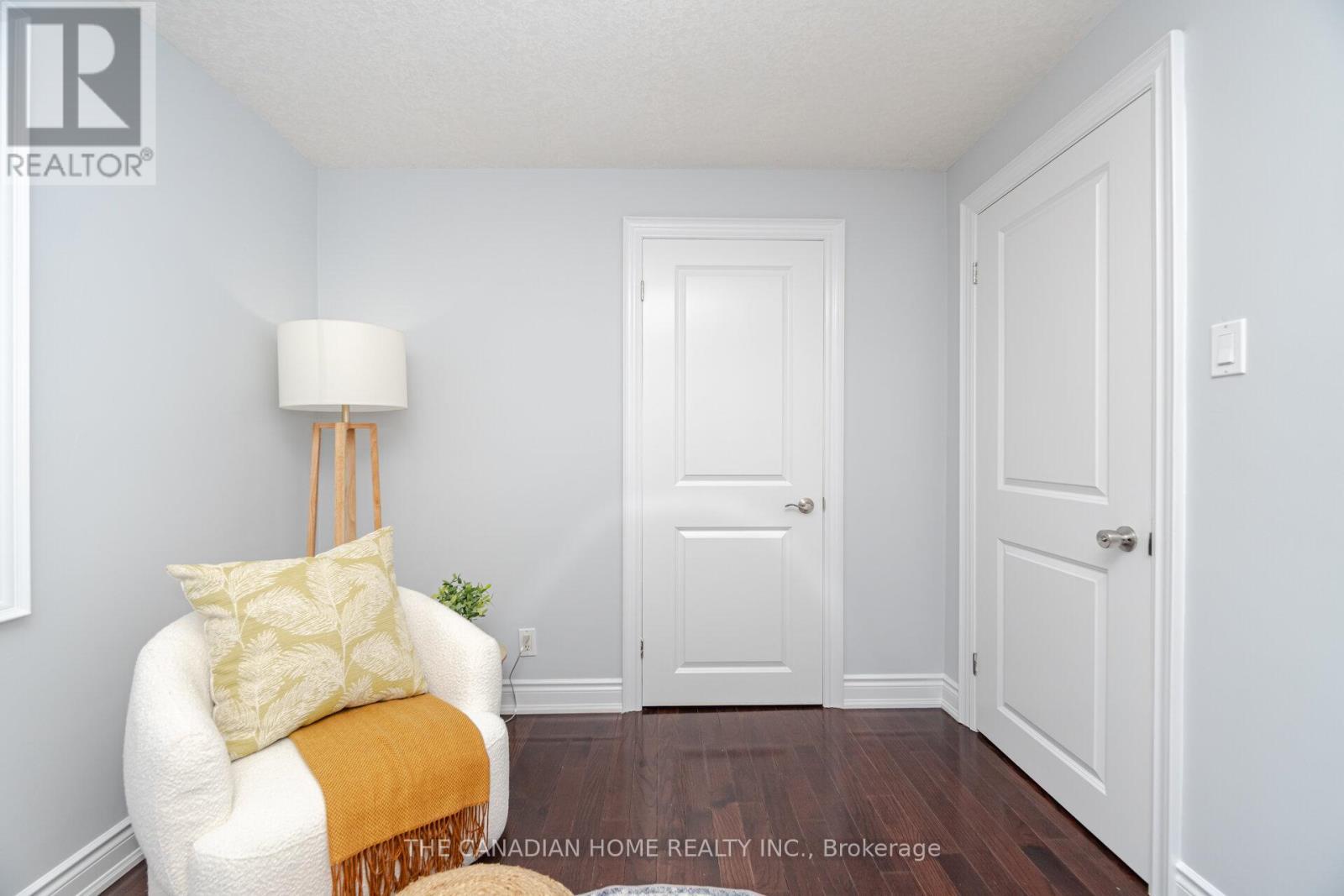 207 Penn Drive, Burlington, ON - Indoor