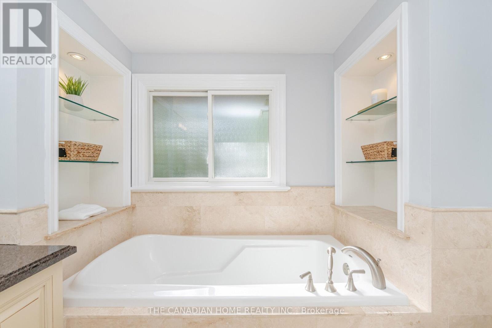 207 Penn Drive, Burlington, ON - Indoor Photo Showing Bathroom