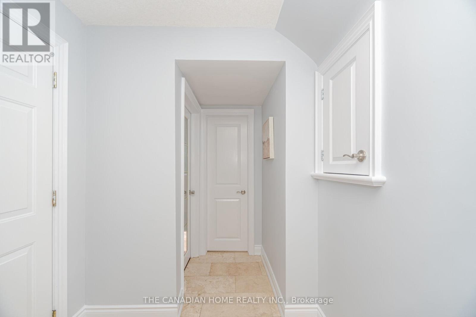 207 Penn Drive, Burlington, ON - Indoor Photo Showing Other Room