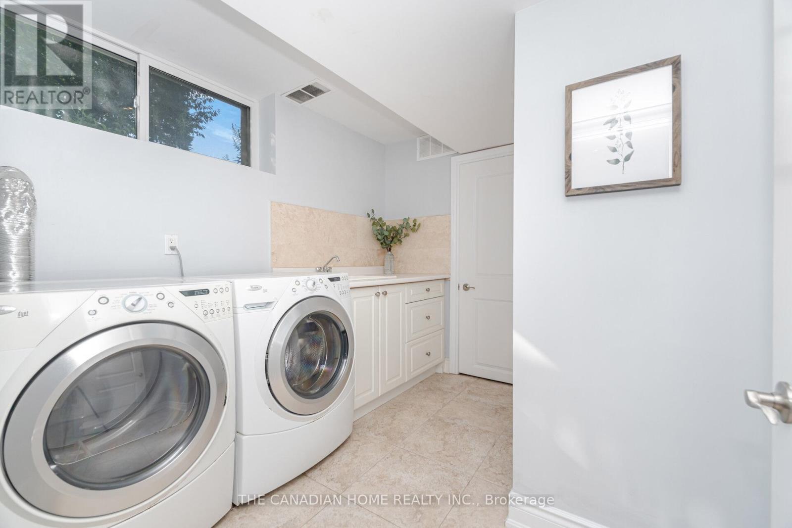207 Penn Drive, Burlington, ON - Indoor Photo Showing Laundry Room