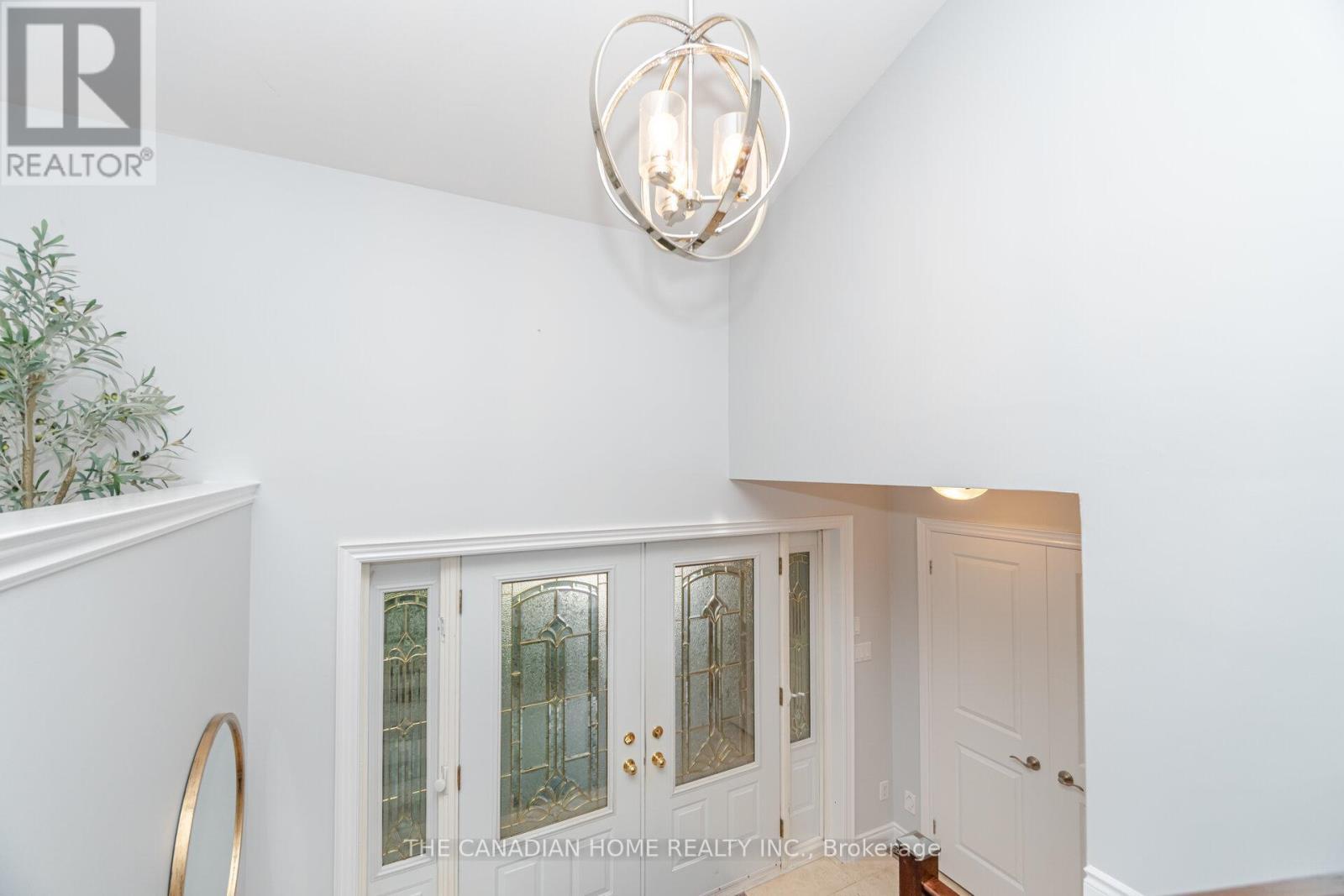 207 Penn Drive, Burlington, ON - Indoor Photo Showing Other Room