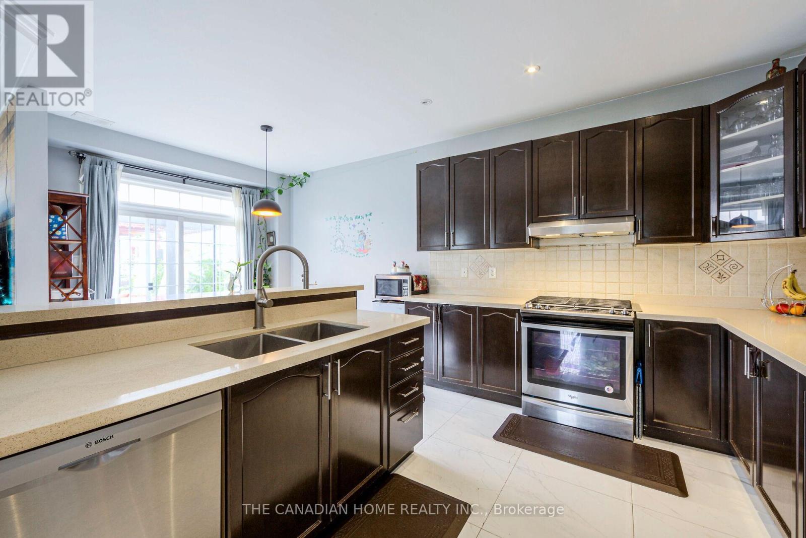 35 Ashby Field Road, Brampton, ON - Indoor Photo Showing Kitchen With Double Sink With Upgraded Kitchen