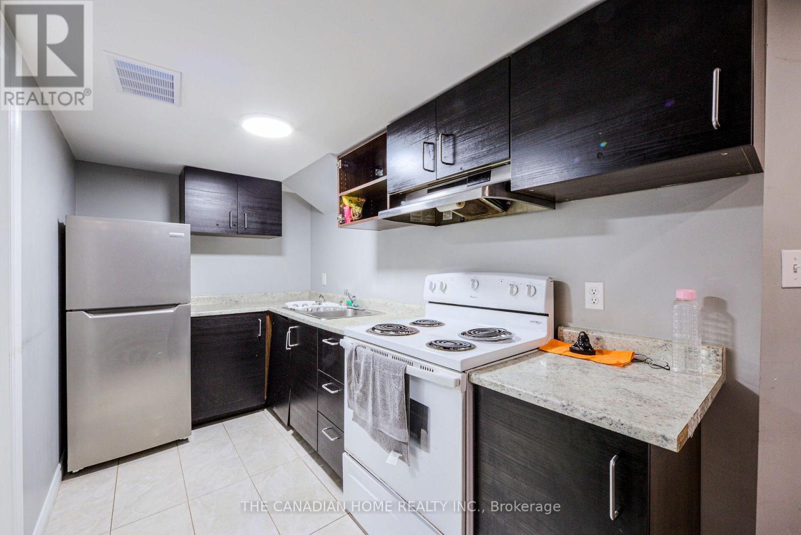 35 Ashby Field Road, Brampton, ON - Indoor Photo Showing Kitchen