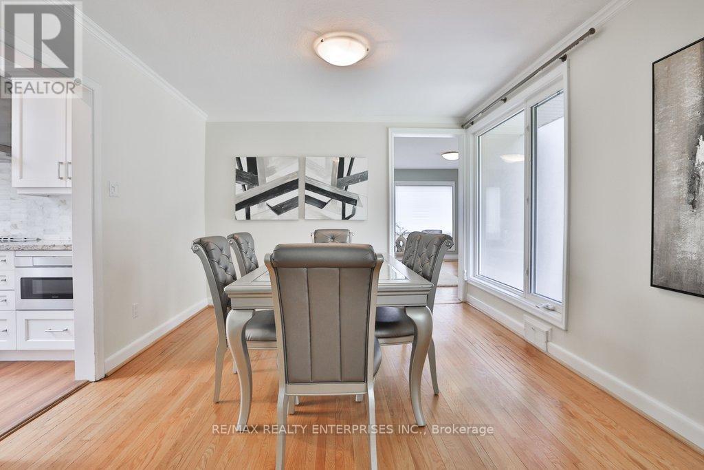 35 Hollyrood Heights Drive, Mississauga, ON - Indoor Photo Showing Dining Room