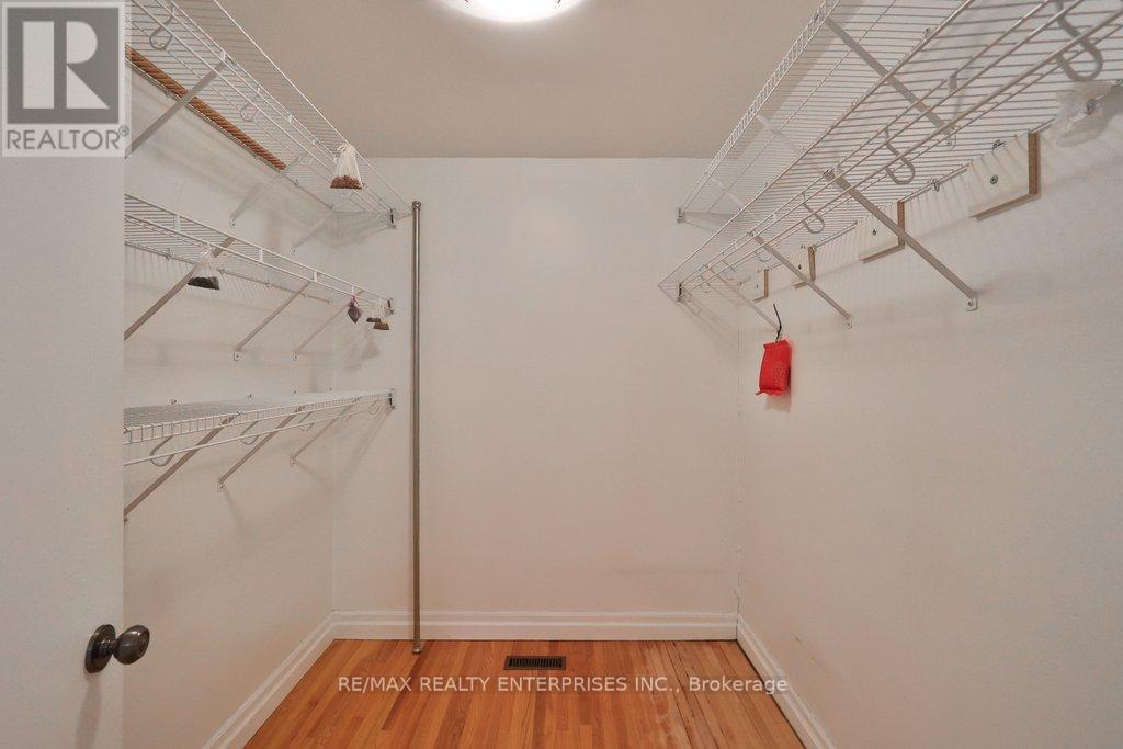 35 Hollyrood Heights Drive, Mississauga, ON - Indoor With Storage