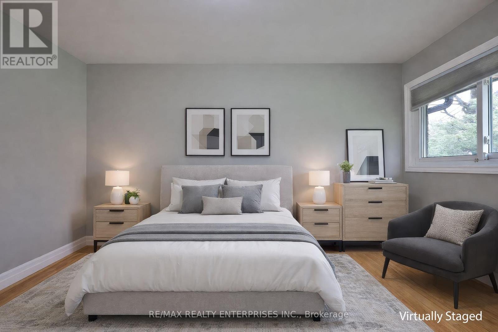 35 Hollyrood Heights Drive, Mississauga, ON - Indoor Photo Showing Bedroom
