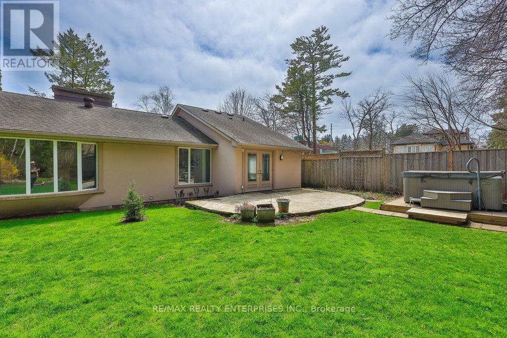 35 Hollyrood Heights Drive, Mississauga, ON - Outdoor