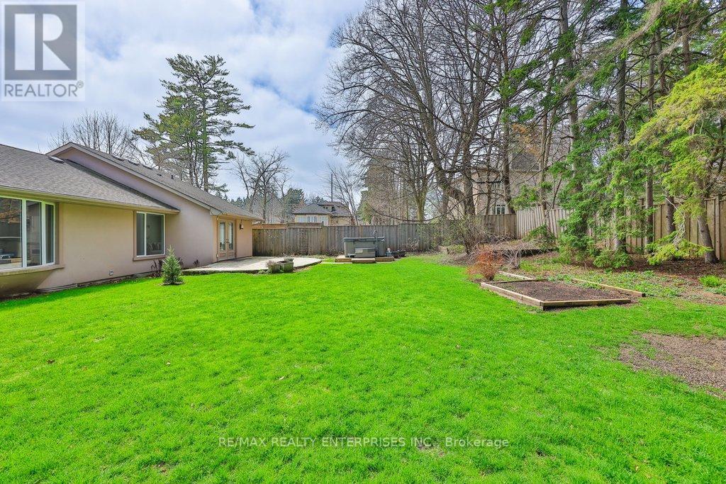 35 Hollyrood Heights Drive, Mississauga, ON - Outdoor