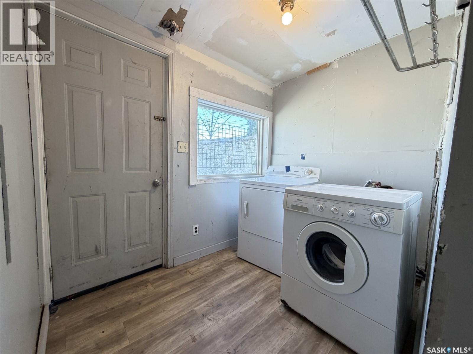 1037 Broder Street, Regina, SK - Indoor Photo Showing Laundry Room