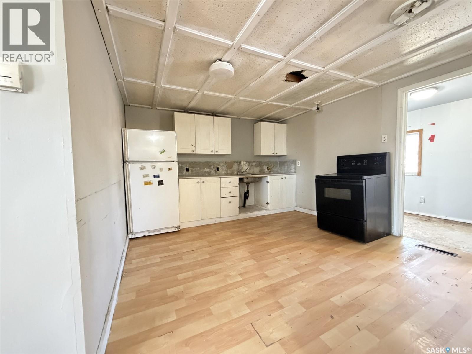 1037 Broder Street, Regina, SK - Indoor Photo Showing Kitchen