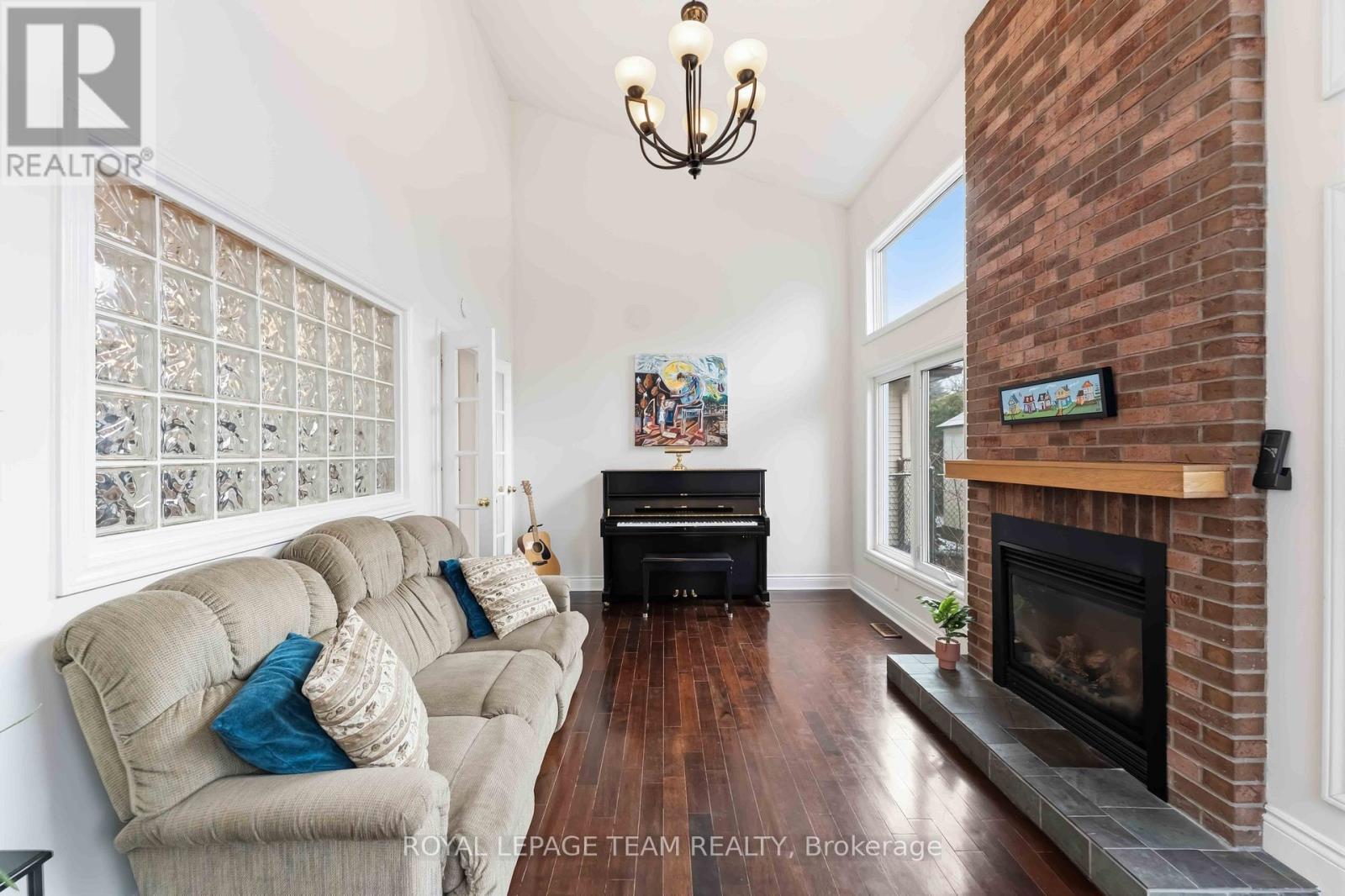 19 Hackett Street, Ottawa, ON - Indoor Photo Showing Living Room With Fireplace