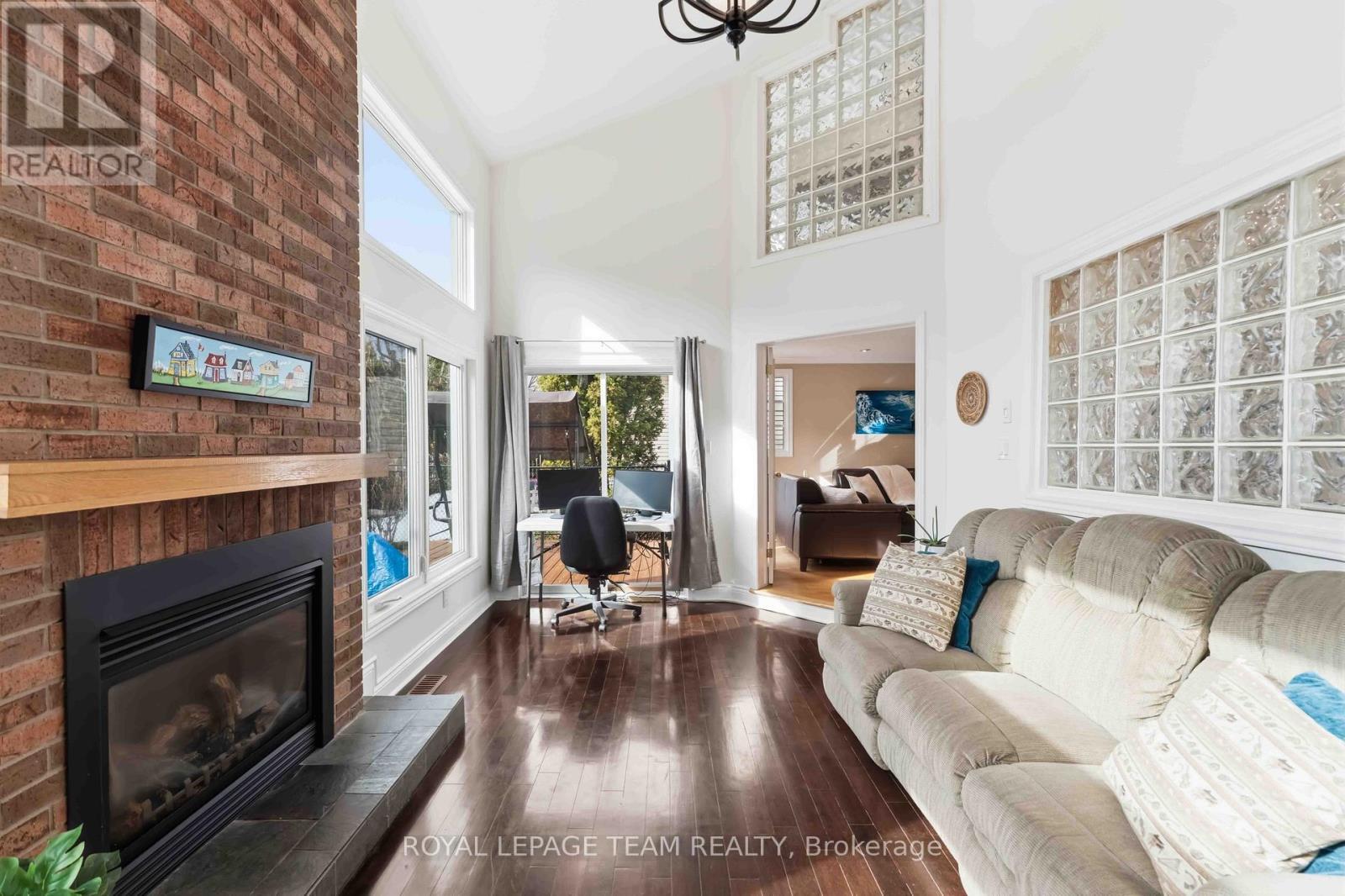 19 Hackett Street, Ottawa, ON - Indoor Photo Showing Living Room With Fireplace
