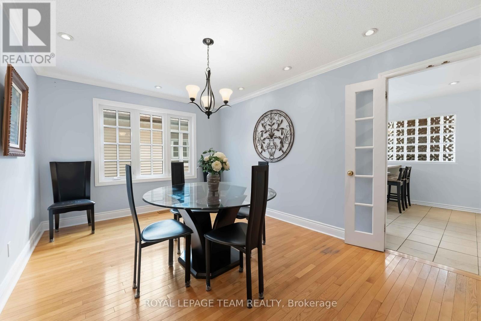 19 Hackett Street, Ottawa, ON - Indoor Photo Showing Dining Room