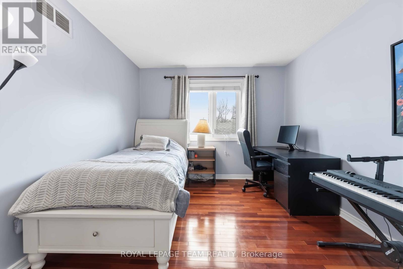 19 Hackett Street, Ottawa, ON - Indoor Photo Showing Bedroom