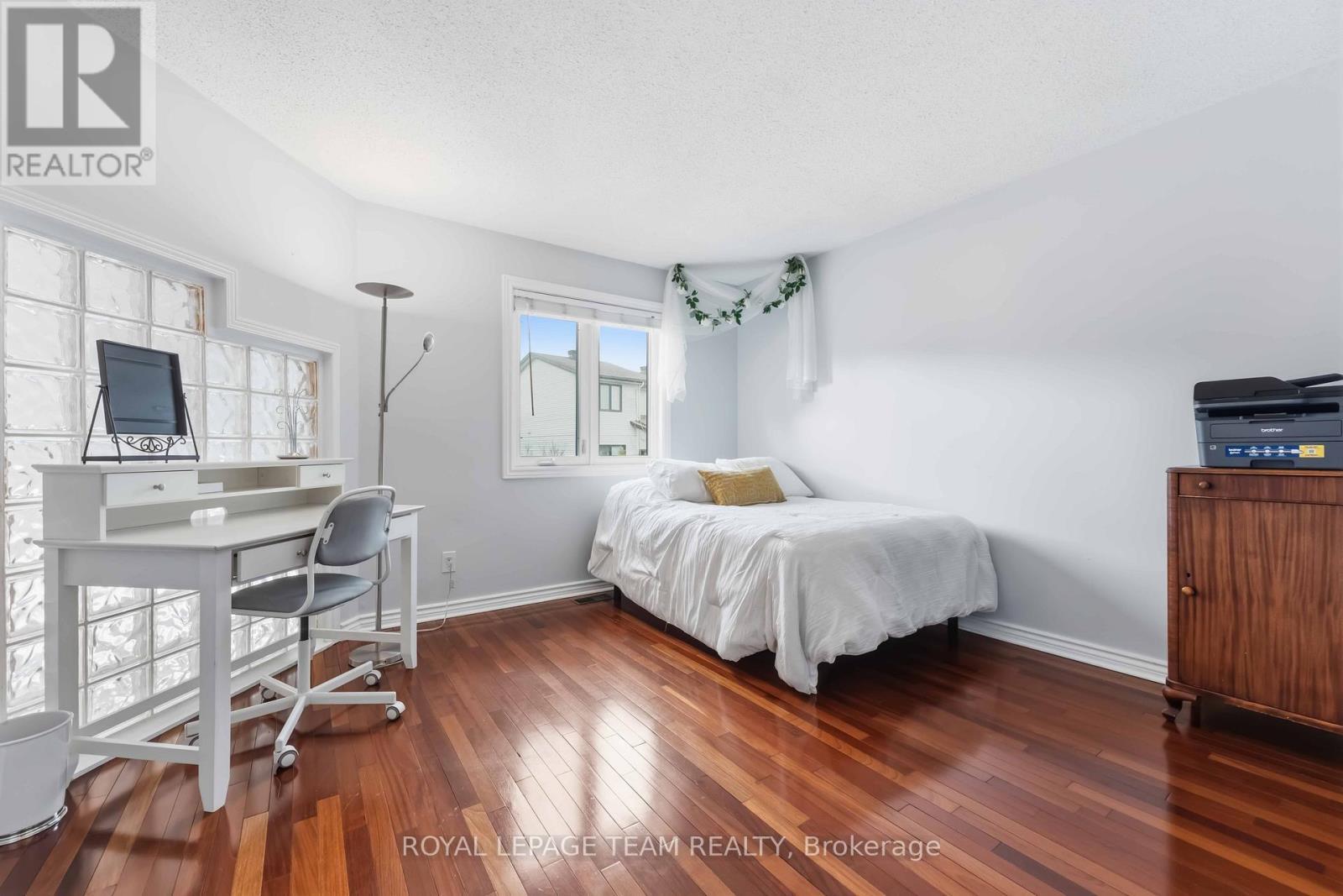 19 Hackett Street, Ottawa, ON - Indoor Photo Showing Bedroom