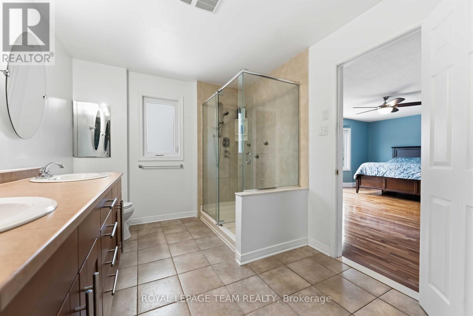 19 Hackett Street, Ottawa, ON - Indoor Photo Showing Bathroom