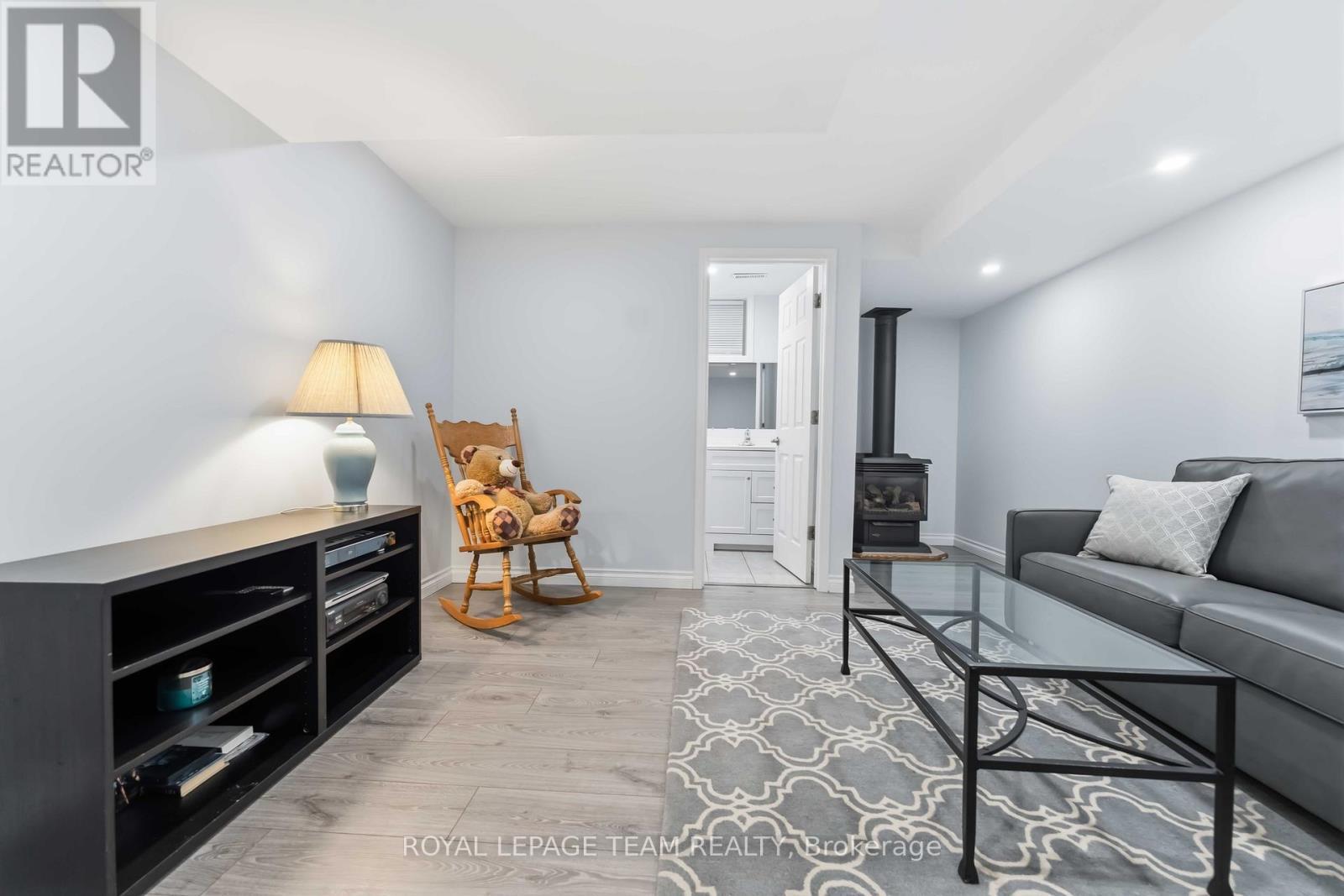 19 Hackett Street, Ottawa, ON - Indoor
