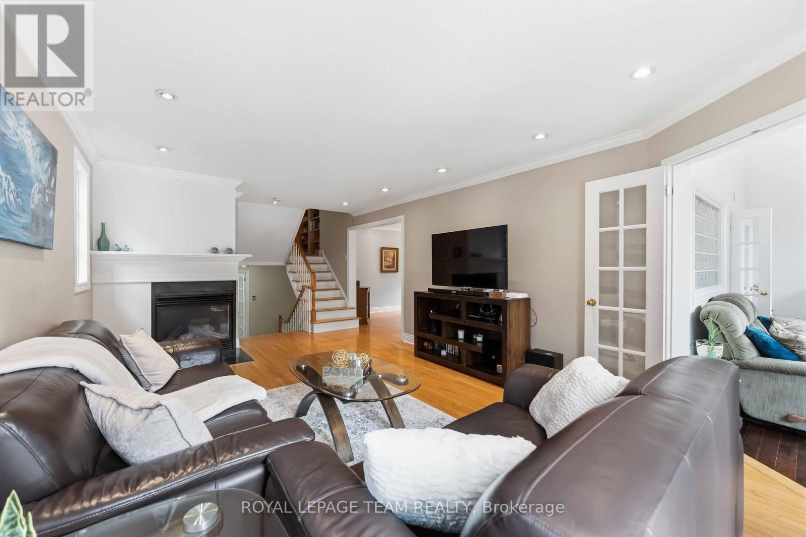 19 Hackett Street, Ottawa, ON - Indoor Photo Showing Living Room With Fireplace