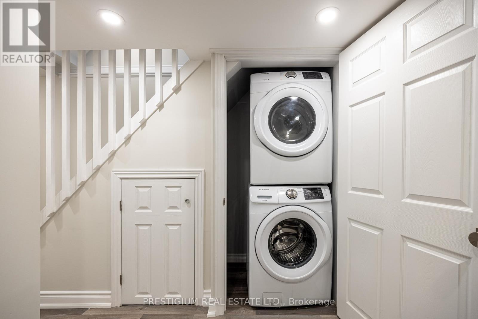 4094 Teakwood Drive, Mississauga, ON - Indoor Photo Showing Laundry Room