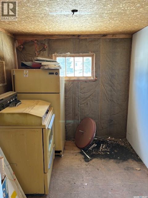 211 1St Avenue E, Canora, SK - Indoor Photo Showing Laundry Room