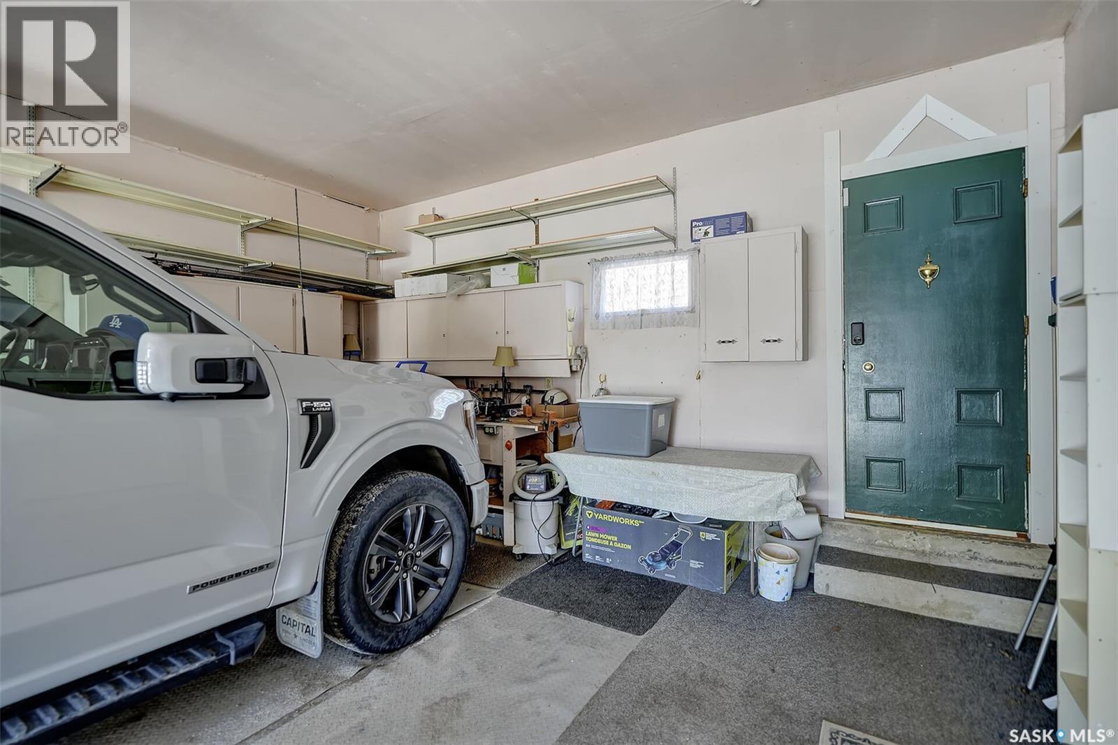 1 Culliton Crescent, Regina, SK - Indoor Photo Showing Garage