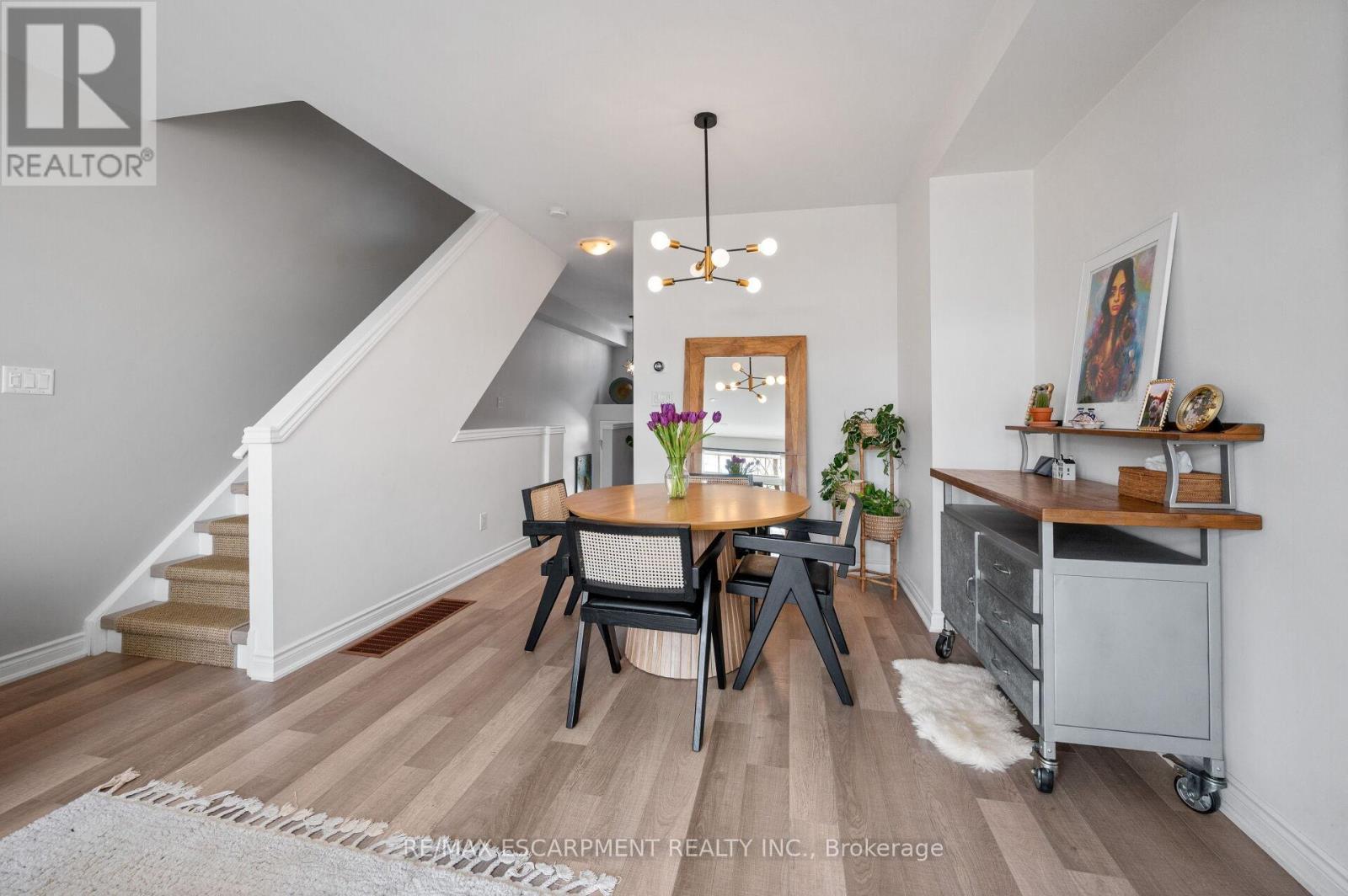 2458 Scholars Common, Burlington, ON - Indoor