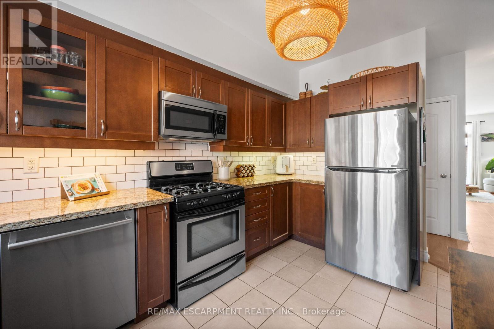 2458 Scholars Common, Burlington, ON - Indoor Photo Showing Kitchen With Stainless Steel Kitchen
