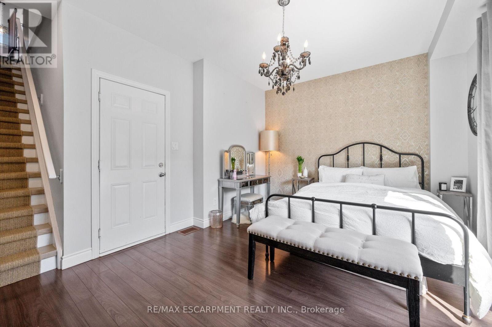 2458 Scholars Common, Burlington, ON - Indoor Photo Showing Bedroom