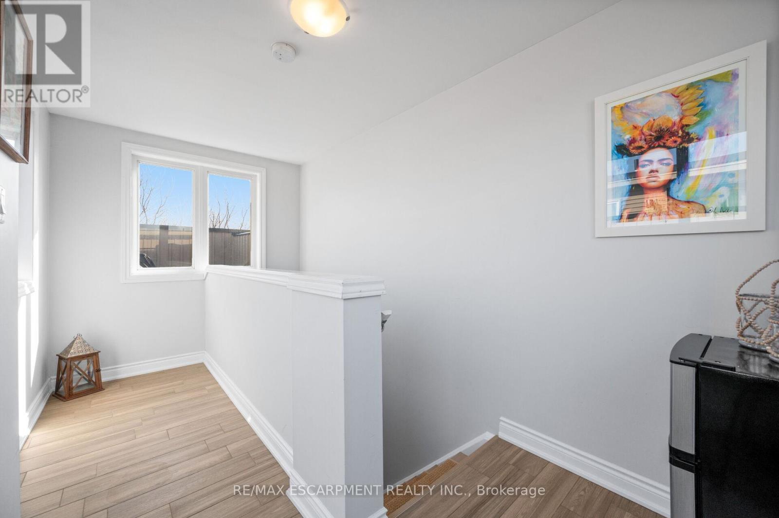 2458 Scholars Common, Burlington, ON - Indoor Photo Showing Other Room