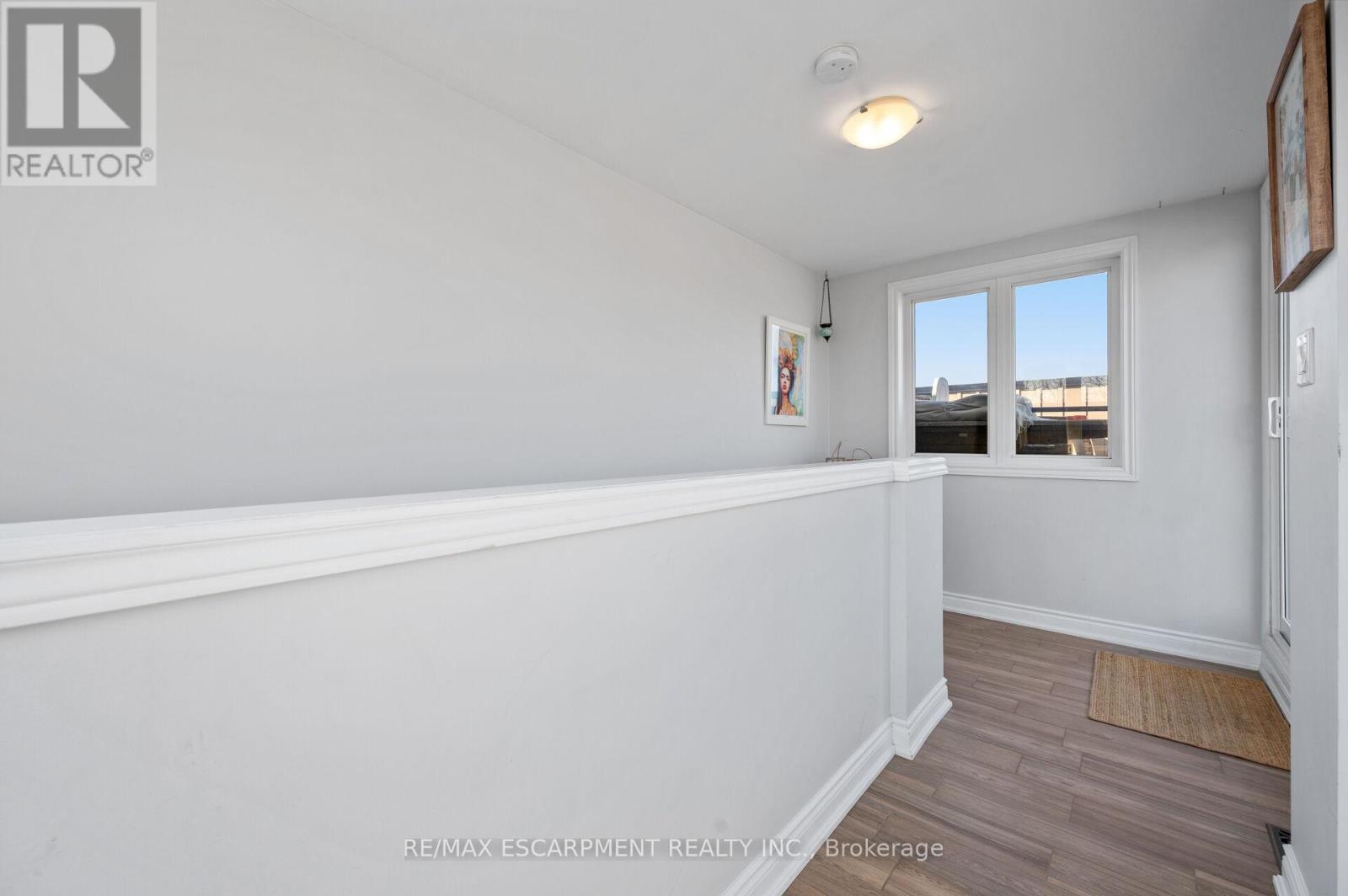 2458 Scholars Common, Burlington, ON - Indoor Photo Showing Other Room