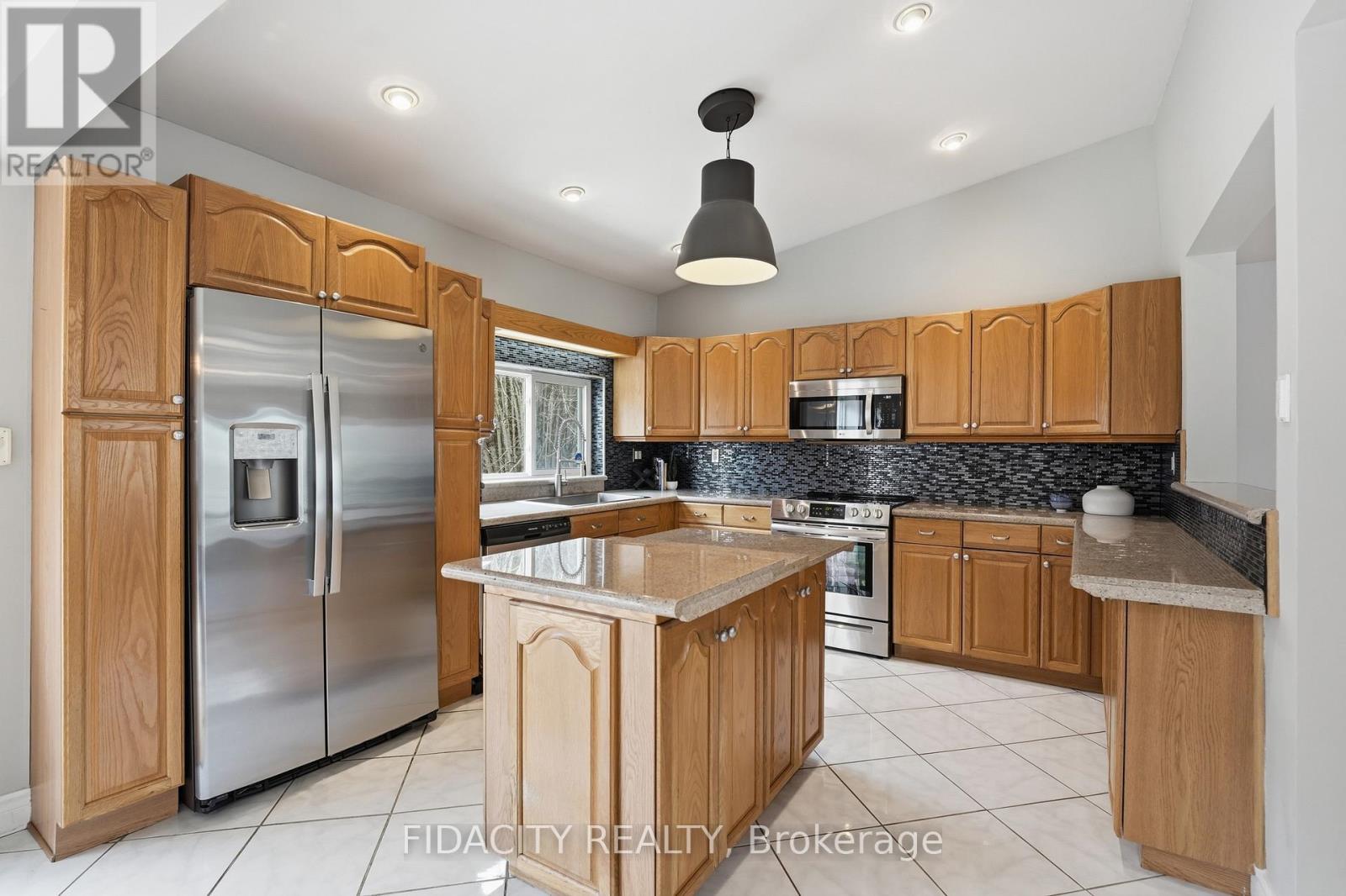 6560 Jack Pine Crescent, Ottawa, ON - Indoor Photo Showing Kitchen With Stainless Steel Kitchen