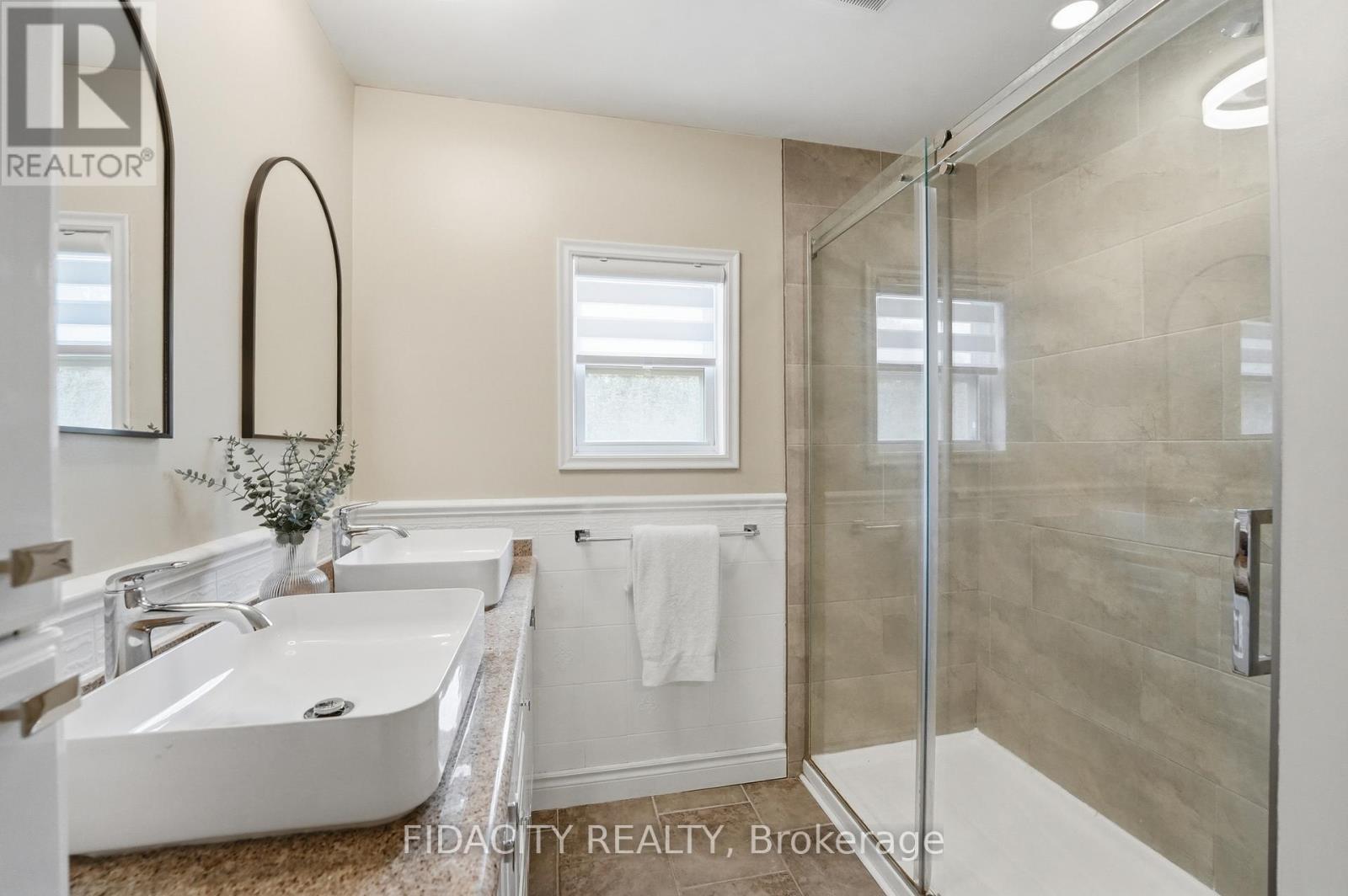 6560 Jack Pine Crescent, Ottawa, ON - Indoor Photo Showing Bathroom