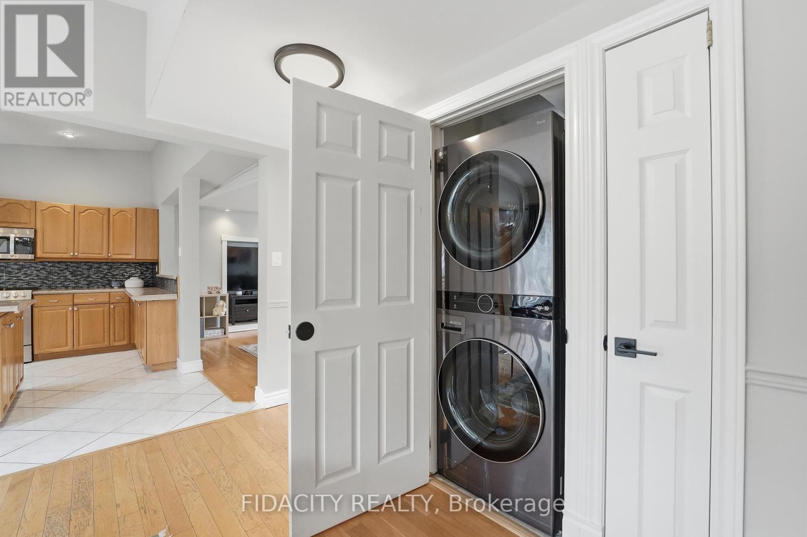 Main floor Laundry - 6560 Jack Pine Crescent, Ottawa, ON - Indoor Photo Showing Laundry Room