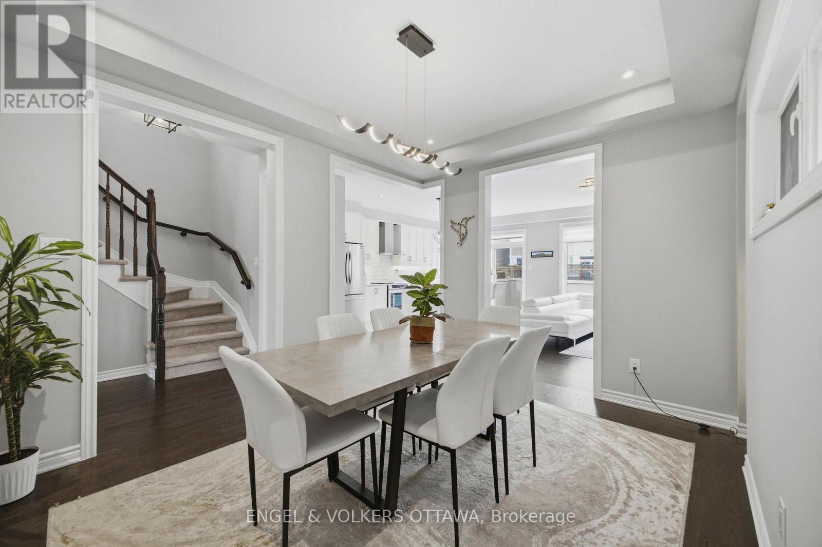 139 Switch Grass Crescent, Ottawa, ON - Indoor Photo Showing Dining Room