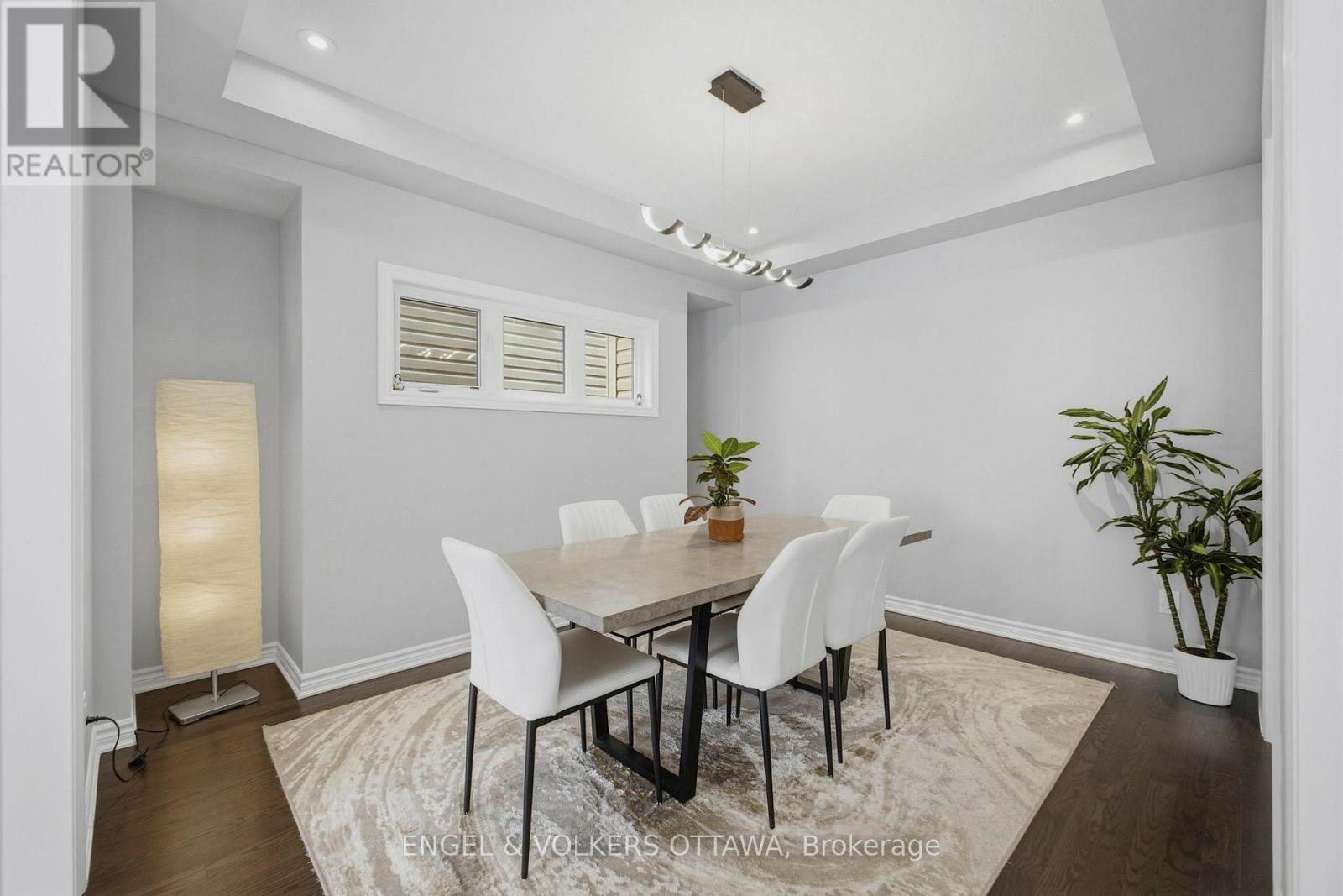 139 Switch Grass Crescent, Ottawa, ON - Indoor Photo Showing Dining Room