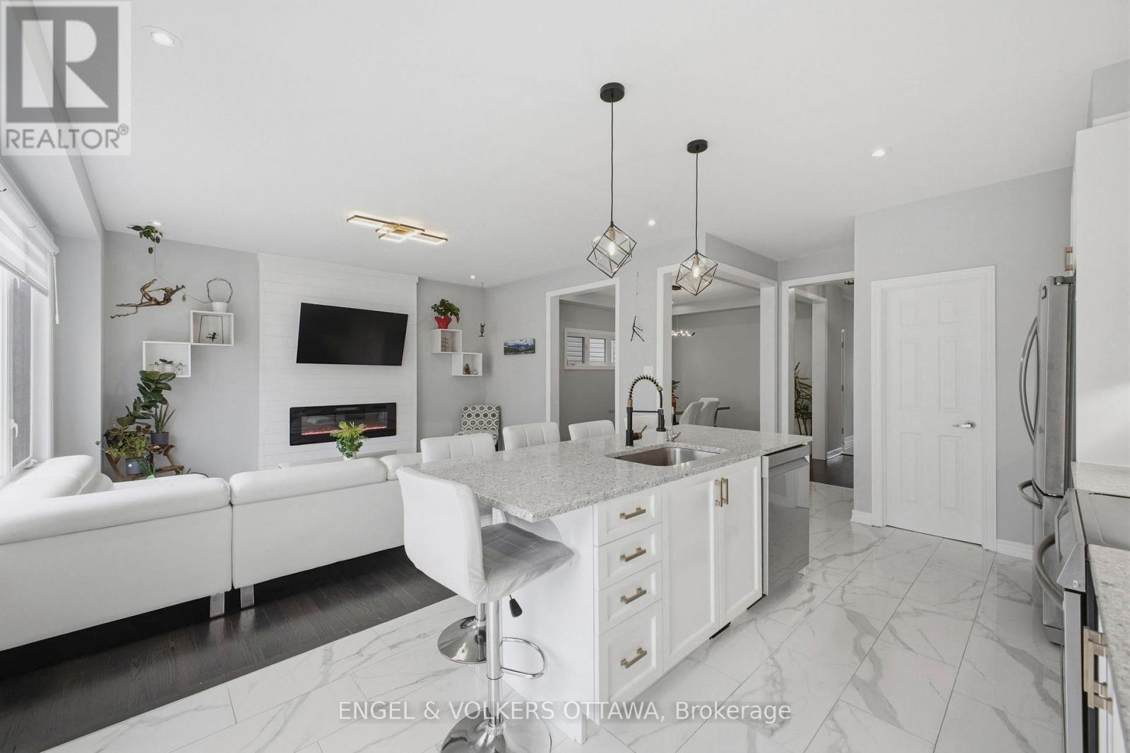 139 Switch Grass Crescent, Ottawa, ON - Indoor With Fireplace
