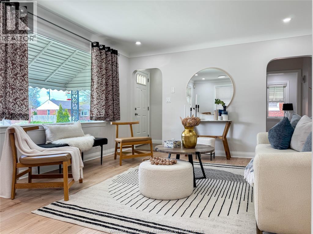 2628 Randolph, Windsor, ON - Indoor Photo Showing Living Room
