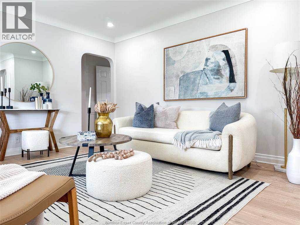 2628 Randolph, Windsor, ON - Indoor Photo Showing Living Room