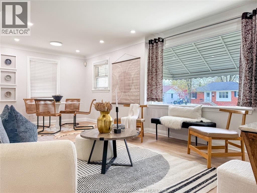 2628 Randolph, Windsor, ON - Indoor Photo Showing Living Room