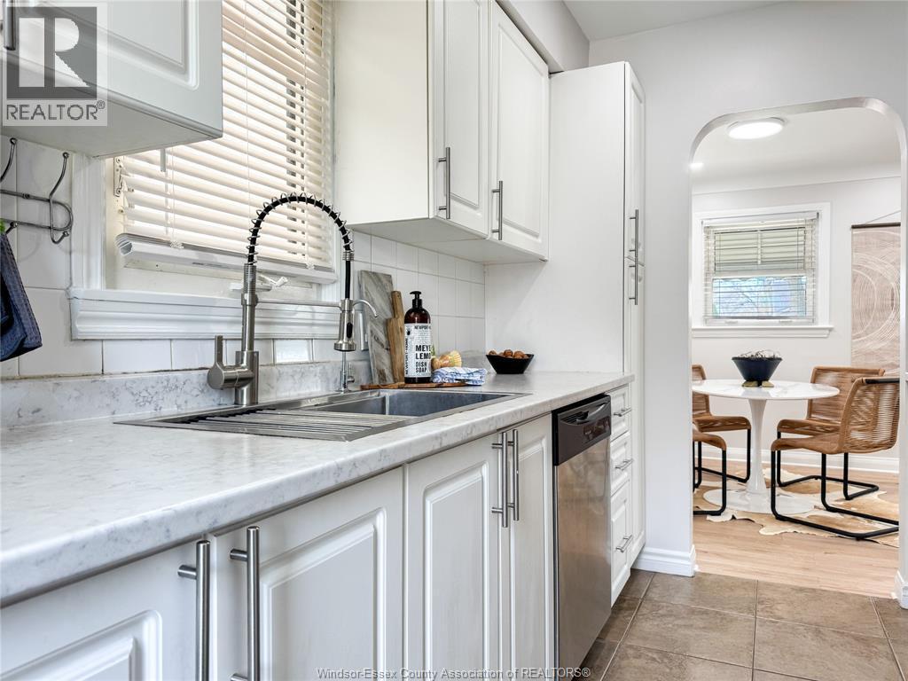 2628 Randolph, Windsor, ON - Indoor Photo Showing Kitchen With Upgraded Kitchen