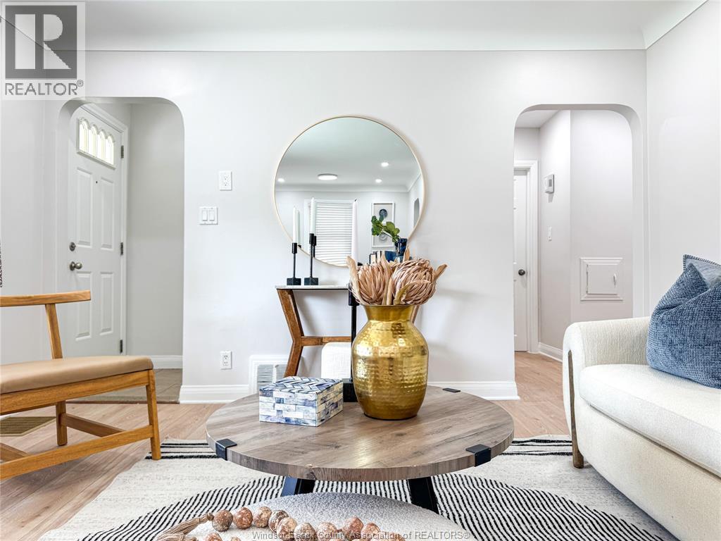 2628 Randolph, Windsor, ON - Indoor Photo Showing Living Room