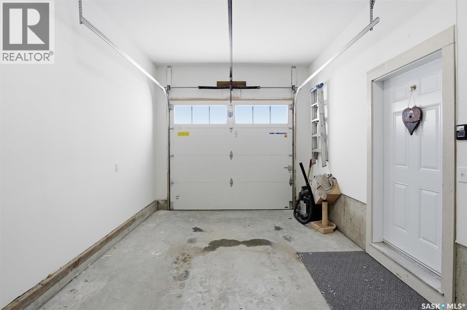 514 Railway Street E, Hepburn, SK - Indoor Photo Showing Garage