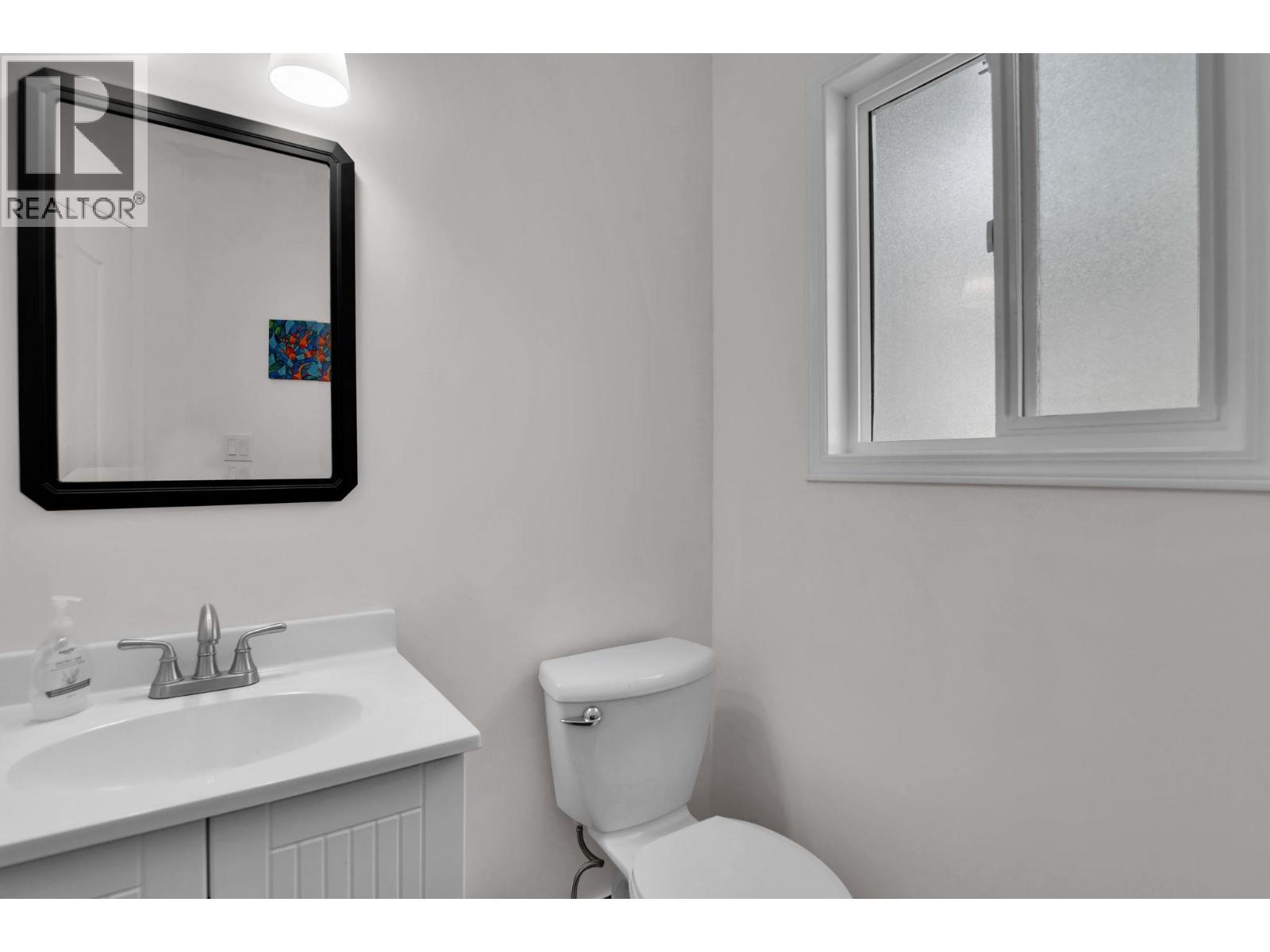 115 Par Boulevard, Kaleden, BC - Indoor Photo Showing Bathroom