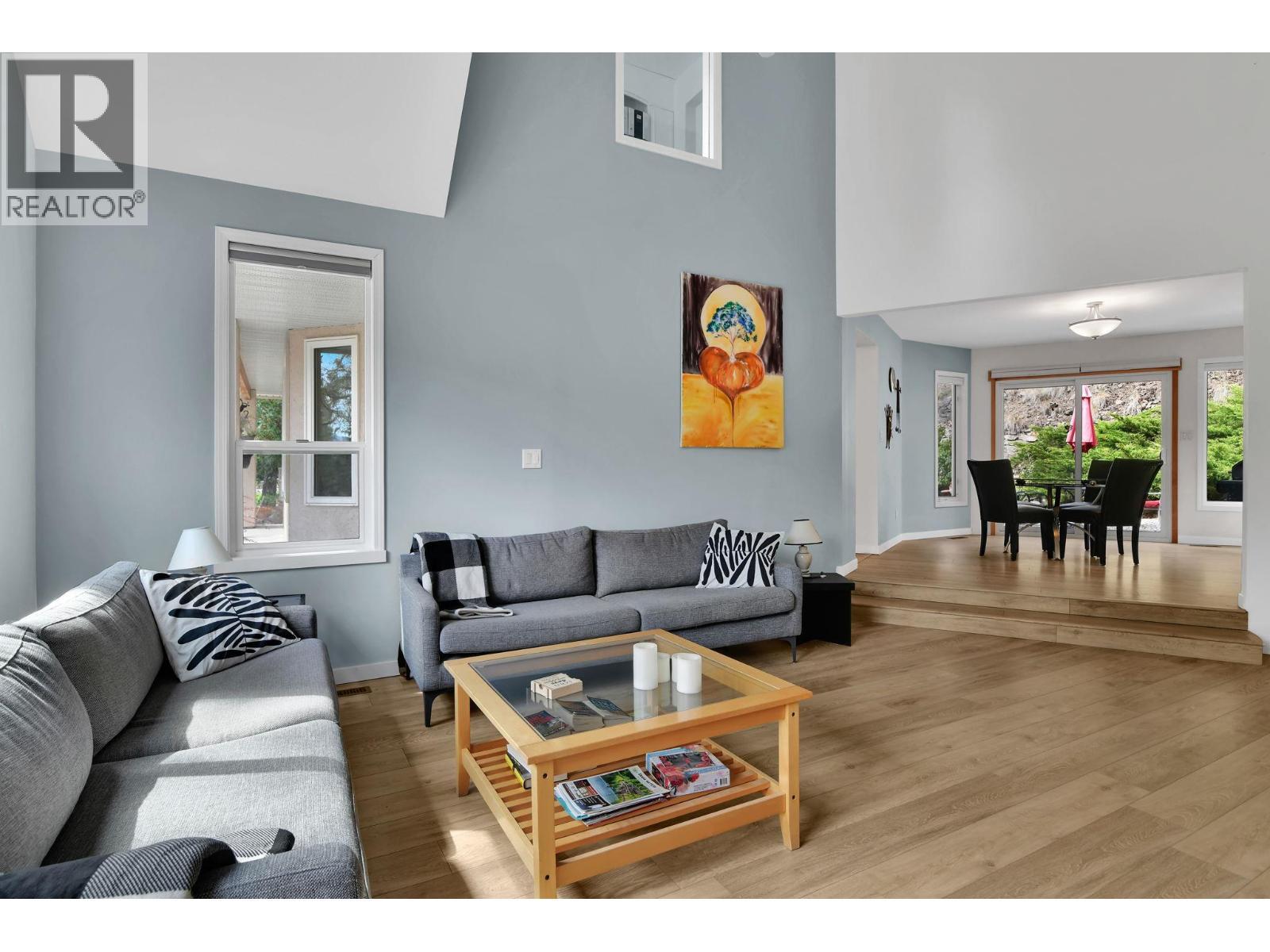 115 Par Boulevard, Kaleden, BC - Indoor Photo Showing Living Room