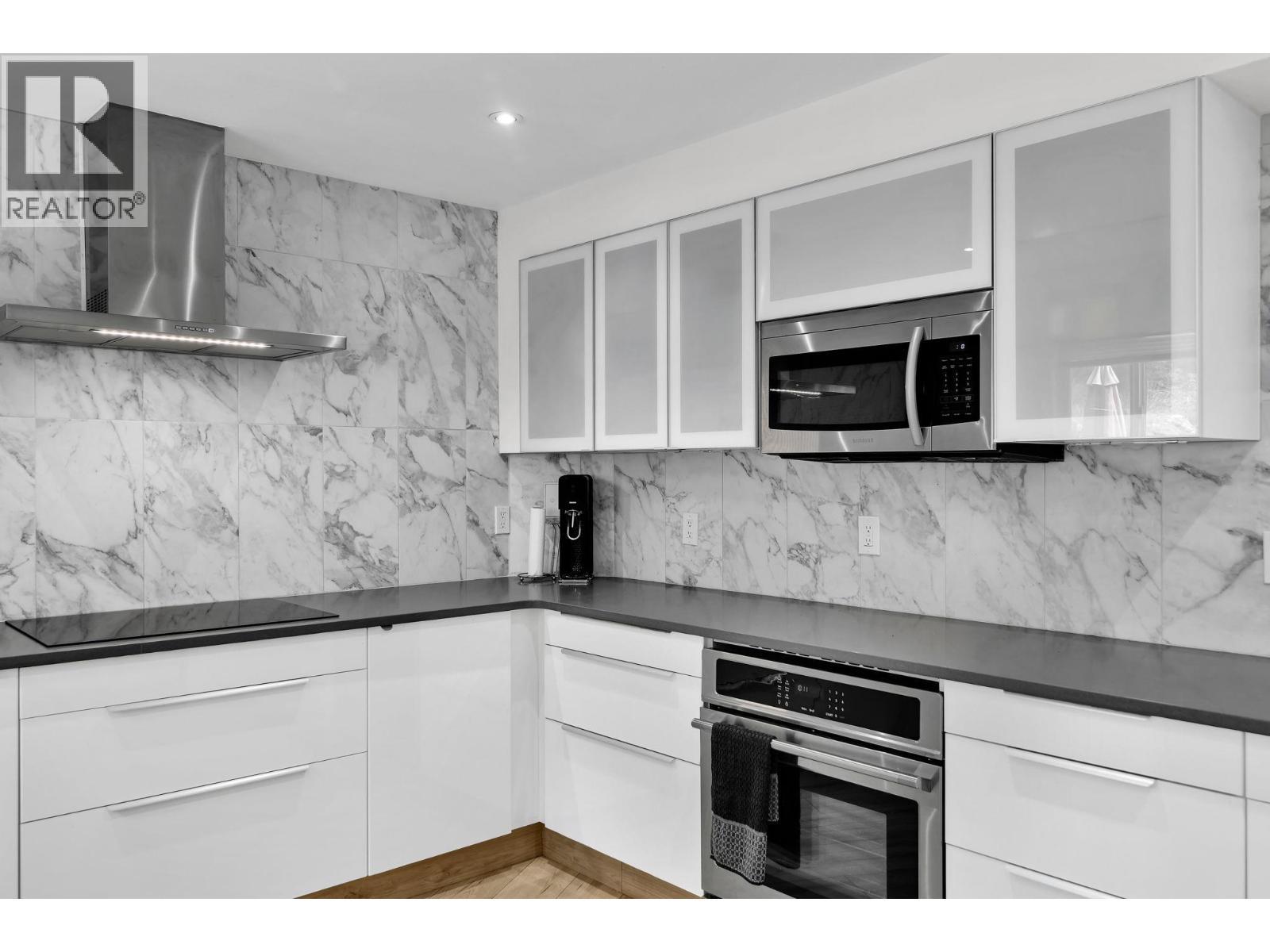 115 Par Boulevard, Kaleden, BC - Indoor Photo Showing Kitchen
